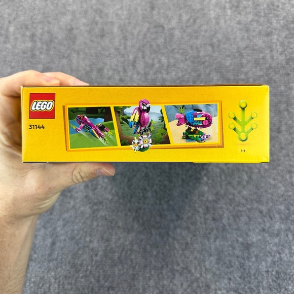 LEGO Creator 3in1 Exotic Pink Parrot Set 31144 7+ 253 PCS Retired - Picture 4 of 6